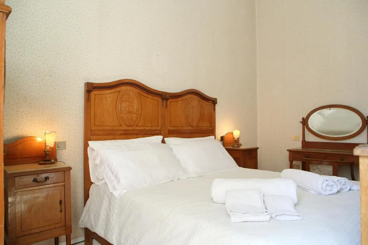 Homestay Conservatorio 16 - Donizetti Room Naples