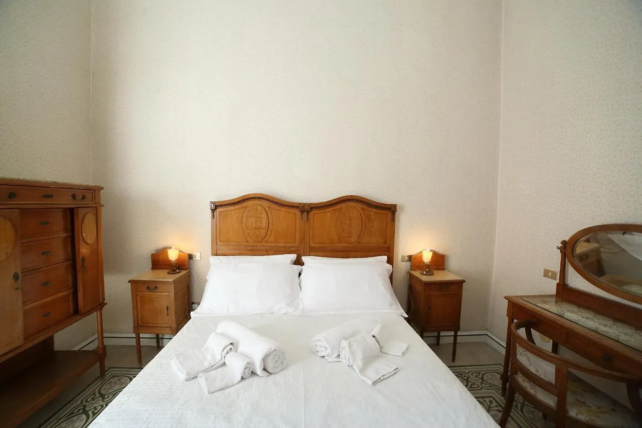 Conservatorio 16 - Donizetti Room Naples Italy