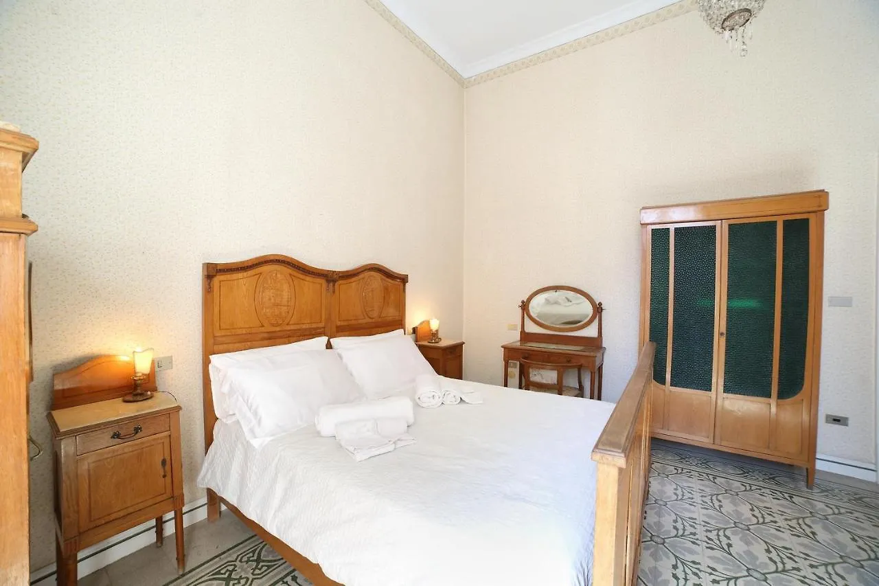 Conservatorio 16 - Donizetti Room Naples Homestay