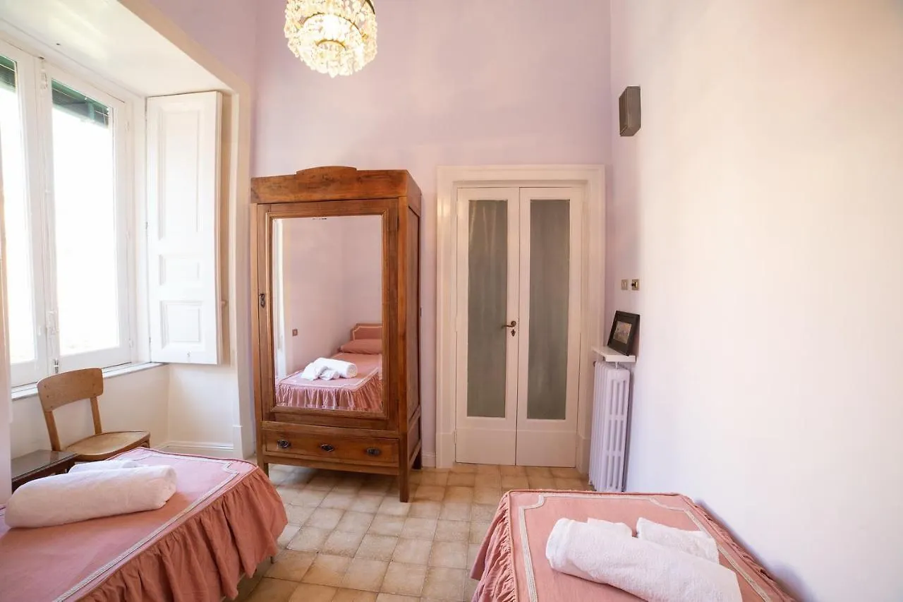 Homestay Conservatorio 16 - Donizetti Room Naples Italy